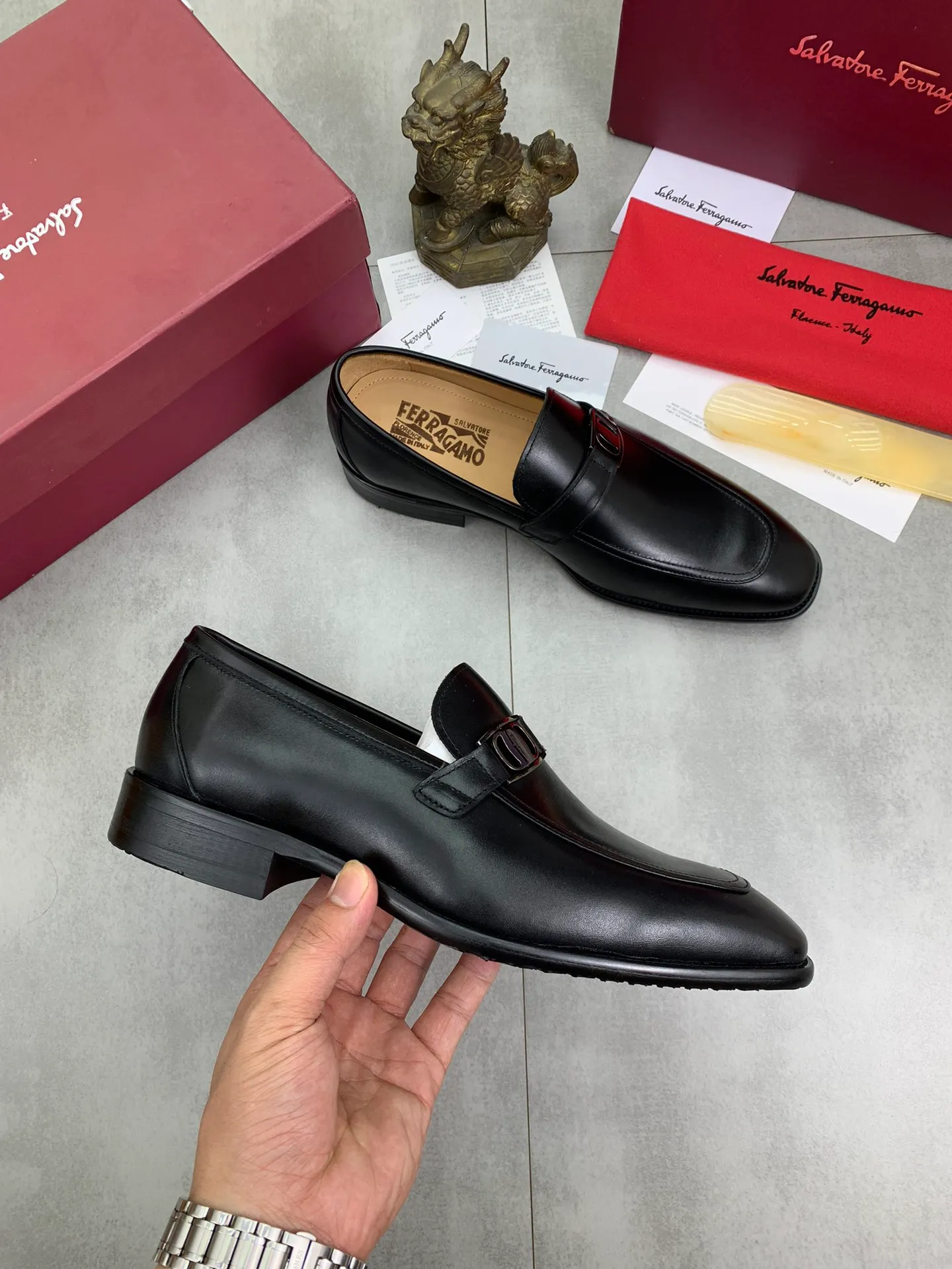 Men's Men's Shoes 💰P460💰[New Style] Water-dyed Niuli 🆘[Salvatore Ferragamo] Ferragamo's latest casual business leather shoes for men! Available at counters simultaneously! The fabric is made of specially imported original open-edge beaded calfskin, and the interior is made of imported water-dyed cowhide. It is absolutely luxurious and leads the fashion trend. Matching code: 38-45 (46 and 47 can be customized); black and brown colors are optional